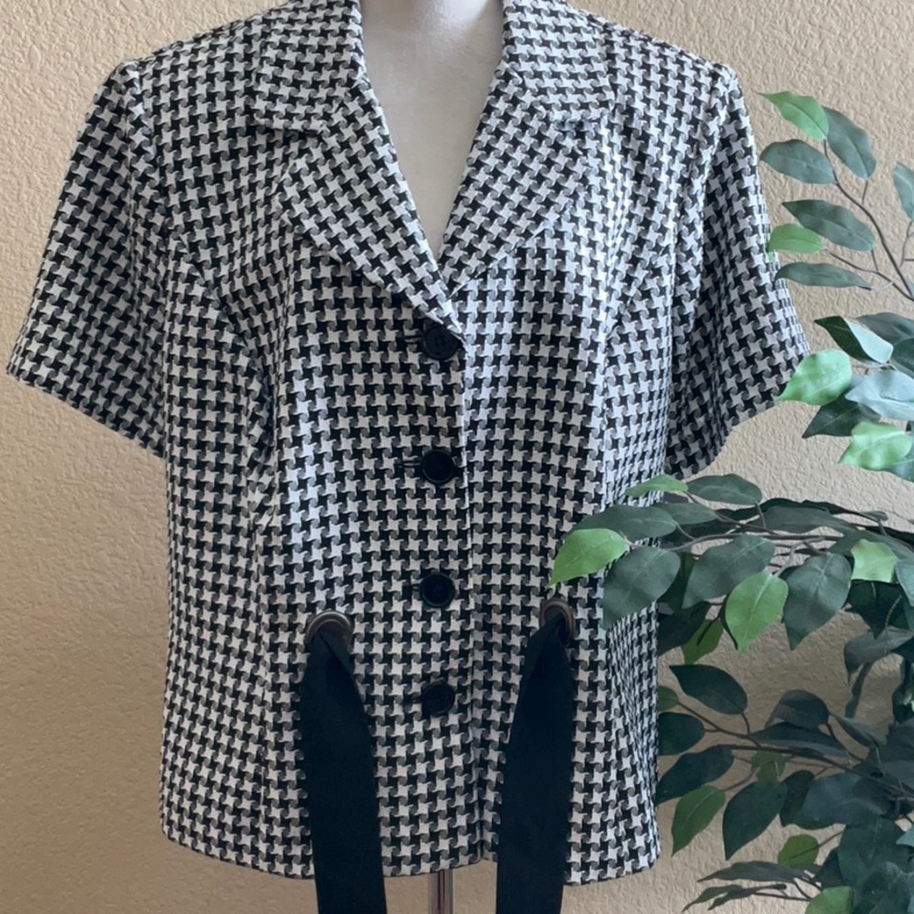 Sweet Suit, NWT - Very Lightweight Black and White Houndstooth Blazer, Size 22W
